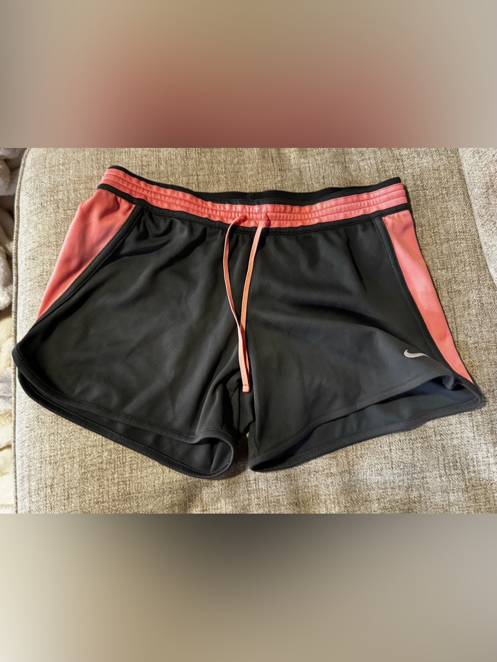 Nike dry fit woman’s M shorts gray and pink athletic shorts